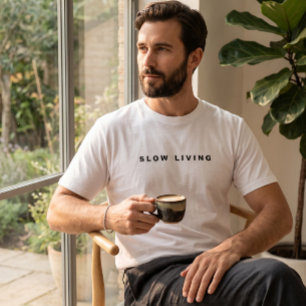Moderne Typografie voor Langzaam Leven Minimalisti T-shirt