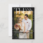 Moderne Typografie Witte Overlay Tekst Trouwfoto Bedankkaart (Voorkant)