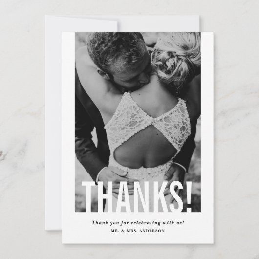 Moderne uitgesneden overlay verticale fotobruiloft bedankkaart (Voorkant)