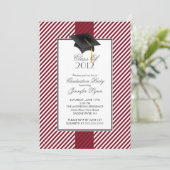 Moderne uitnodiging van de Maroon Stripe Gradupe P (Staand voorkant)