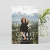 Moderne uitnodiging voor afgestudeerden 2023 (Staand voorkant)