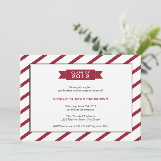 Moderne uitnodiging voor afstuderen met rode stree (Staand voorkant)