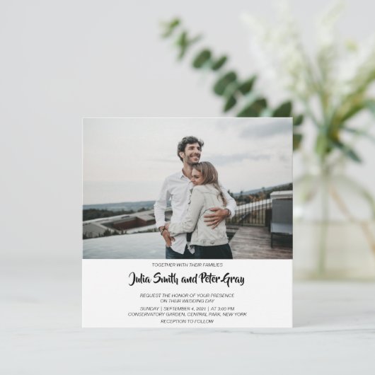 Moderne uitnodiging voor huwelijksreis op het plei (Staand voorkant)