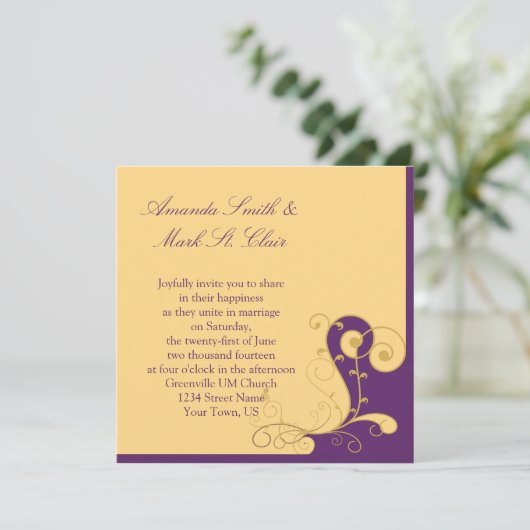 Moderne uitnodiging voor Paarse en gouden bruiloft (Staand voorkant)