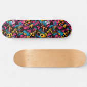 Moderne Urban Graffiti Grunge Patroon Skateboard (Horizontaal)