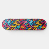 Moderne Urban Graffiti Grunge Patroon Skateboard (Horizontaal)
