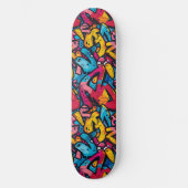 Moderne Urban Graffiti Grunge Patroon Skateboard (Voorkant)