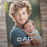 Moderne vader beste jaar vaderdag nieuwe baby foto legpuzzel<br><div class="desc">Fotopuzzel met je foto en de tekst "Papa" in een modern lettertype met het beste jaar eronder als een witte overlay.</div>