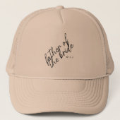 Moderne vader van de bruid | Beige + Zwart Script Trucker Pet (Voorkant)