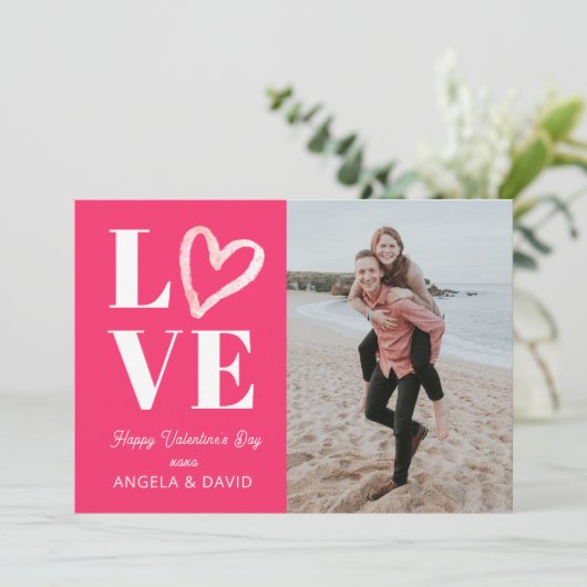 Moderne Valentijnsdag koppels roze hart Feestdagenkaart (Staand voorkant)
