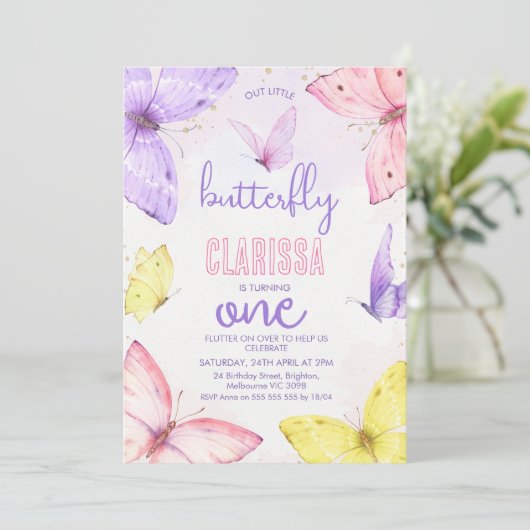 Moderne veelkleurige kleine vlinder 1e verjaardag kaart (Staand voorkant)