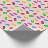 Moderne veelkleurige zoete beren op roze cadeaupapier (Hoek)