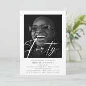 Moderne veertig foto verjaardagsfeestuitnodiging kaart (Staand voorkant)