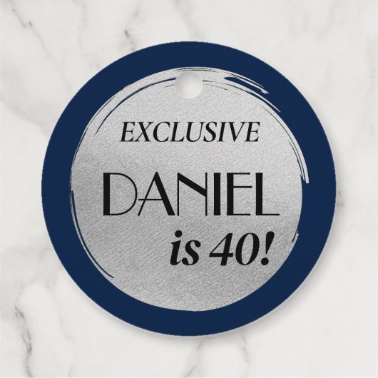 Moderne Verjaardag Marine Blauw Zilver Bedankjes Labels (Achterkant)