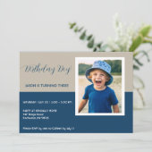 Moderne verjaardagsfeestje foto uitnodiging (Staand voorkant)