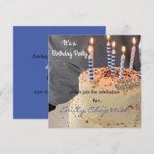 Moderne verjaardagsuitnodiging met cake en kaarsen kaart (Voorkant / Achterkant)