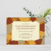 Moderne verspreide bladeren Thanksgiving viering Kaart (Staand voorkant)