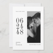 Moderne Verticale Datum Redactionele Foto Huwelijk Save The Date (Voorkant)