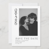 Moderne Verticale Datum Redactionele Foto Huwelijk Save The Date (Voorkant)