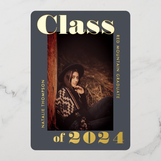 Moderne Vette Typografie 2024 Graduation Party Gri Folie Uitnodiging (Voorkant)