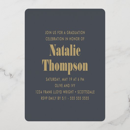 Moderne Vette Typografie 2024 Graduation Party Gri Folie Uitnodiging (Achterkant)