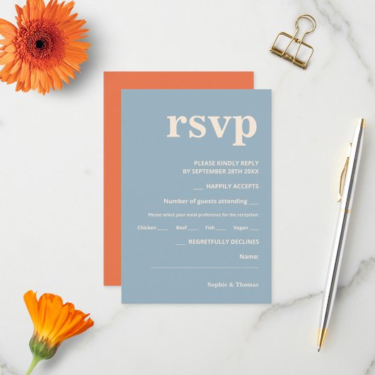 Moderne Vette Typografie Bruiloft Stoffige Blauwe RSVP Kaartje