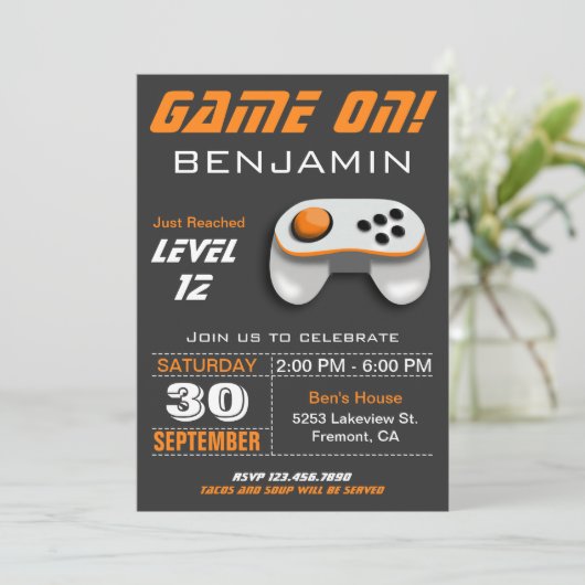 Moderne videogame Oranje kinderen Birthday Party Kaart (Staand voorkant)