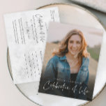 Moderne viering van de begrafenis van de herdenkin briefkaart<br><div class="desc">Een viering van het leven begrafenis Memorial uitnodiging met moderne elegante typografie. Klik op de bewerkingsknop om deze sjabloon van het leven eenvoudig aan te passen met je eigen gegevens en foto van je geliefde.</div>