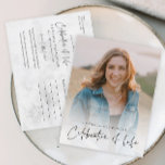 Moderne viering van de begrafenis van de herdenkin briefkaart<br><div class="desc">Een viering van het leven begrafenis Memorial uitnodiging met moderne elegante typografie. Klik op de bewerkingsknop om deze sjabloon van het leven eenvoudig aan te passen met je eigen gegevens en foto van je geliefde.</div>