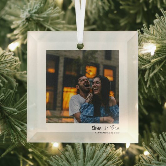 Moderne Vierkante Minimalistische Handgeschreven T Glas Ornament (Insitu)