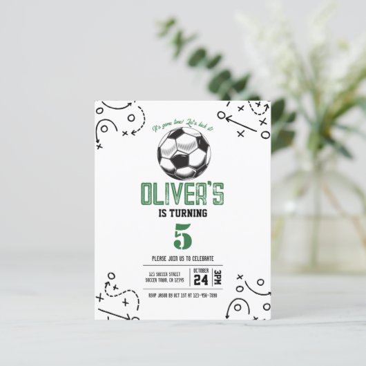 Moderne Voetbal Tactiek Budget Verjaardag Uitnodig (Staand voorkant)