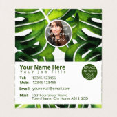 Moderne vormgeving met grote groene palmbladeren visitekaartje (Binnenkant ongevouwen)