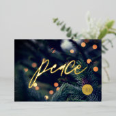 Moderne vredesscript Pine Holiday-lichten Folie Feestdagenkaart (Staand Voorkant)