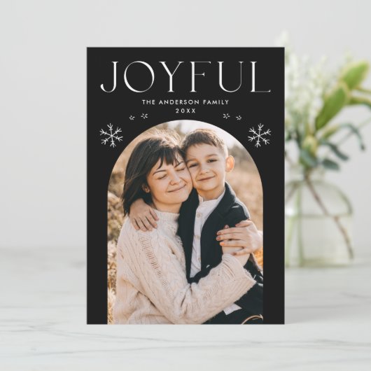 Moderne vreugdevolle sneeuwvlok zwarte boog foto feestdagenkaart (Staand voorkant)