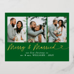 Moderne Vrolijk & Getrouwd Trouwfoto Kerstmis Folie Feestdagen Briefkaart<br><div class="desc">Stuur feestelijke vakantie groeten met onze Modern Merry & Married Wedding Photo Christmas Folie Holiday Briefkaart! Met een gekoesterde trouwfoto naast de vrolijke Merry & Married-boodschap in strakke, moderne typografie, legt dit briefkaart prachtig de warmte vast van je eerste vakantieseizoen als jonggehuwden. Het strakke, elegante ontwerp laat je foto schitteren,...</div>