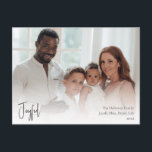 Moderne, vrolijk kerstscript, volledige foto feestdagenkaart<br><div class="desc">Dit moderne, vrolijke kerstscript met volledige fotovakantie-briefkaart is ideaal voor uw minimalistische shabby chic boho zwarte en witte feestelijke groet. De minimale witte handgeschreven kalligrafie is delicaat en robuust, terwijl het klasje en elegant blijft. Het ontwerp weerspiegelt een eenvoudige, volledig witte winterdag en roept herinneringen op aan een meer simplistisch...</div>