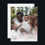 Moderne, vrolijk kerstscript, volledige verticale  feestdagenkaart<br><div class="desc">Deze moderne, vrolijke kerstscript met volledige verticale foto is ideaal voor uw minimalistische shabby chic boho zwarte en witte feestelijke groet. De minimale witte handgeschreven kalligrafie is delicaat en robuust, terwijl het klasje en elegant blijft. Het ontwerp weerspiegelt een eenvoudige, volledig witte winterdag en roept herinneringen op aan een meer...</div>