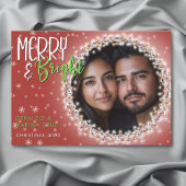 Moderne vrolijke en heldere kerstverlichting rood feestdagenkaart