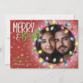 Moderne vrolijke en heldere kerstverlichting rood feestdagenkaart (Voorkant)