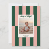 Moderne vrolijke en heldere roze en groene strepen feestdagenkaart (Voorkant)