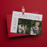 Moderne vrolijke kerst 2 foto rode typografie feestdagenkaart<br><div class="desc">'Dit is het seizoen om vrolijk te zijn! Dit vakantieseizoen, maak uw familiefeesten extra speciaal met deze verbluffend moderne maar feestelijke Modern Merry Christmas 2 Photo Red Typography Holiday Kaart. De perfecte manier om je liefde en warme wensen naar vrienden en familie te sturen dit feestelijke seizoen, deze prachtige kaart...</div>