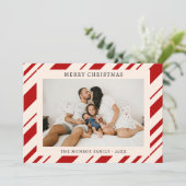 Moderne Vrolijke Kerstmis Familie Foto Uitnodiging (Staand voorkant)