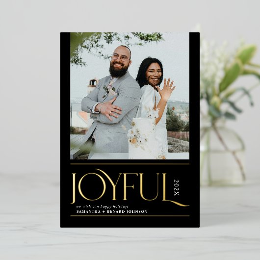 Moderne Vrolijke Pasgetrouwde Prettig Kerstfeest Folie Feestdagenkaart (Staand Voorkant)