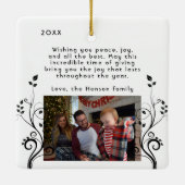 Moderne vuilnisfamilie met kerstfeest keramisch ornament (Achterkant)