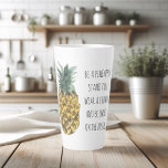 Moderne Waterverf ananas & positieve funny Quote Latte Mok<br><div class="desc">Moderne Waterverf ananas & positieve funny Quote</div>