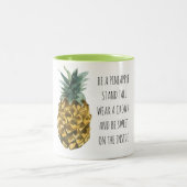 Moderne Waterverf ananas & positieve funny Quote Tweekleurige Koffiemok (Center)
