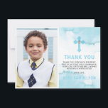 Moderne Waterverf Blue BOY Heilige Communie Bedankkaart<br><div class="desc">Stuur deze moderne maar elegante uitnodigingen van de Eerste Heilige Communie...  bedankt je kaarten aan je gasten. Lichte pastelblauwe waterverf op witte achtergrond. Bewerkbare kaarten - personaliseer ze door jouw tekst toe te voegen. Ideaal voor elk partijthema.</div>