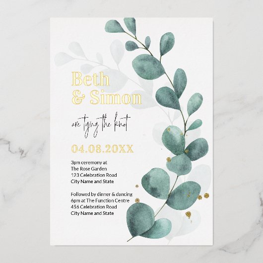Moderne Waterverf Eucalyptus Greenery Wedding Gold Folie Uitnodiging (Voorkant)