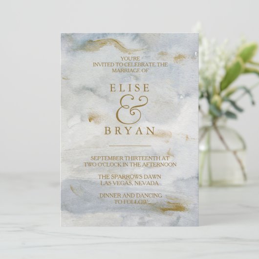 Moderne Waterverf Gold Blue Marble Wedding Invite Kaart (Staand voorkant)