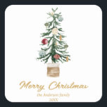 Moderne Waterverf gouden Ornamenten kerstboom Vierkante Sticker<br><div class="desc">Als u op zoek bent naar een eenvoudig minimalistisch mooi en gemakkelijk bewerkbaar Kerst sticker. Deze is perfect voor jou. En zoals je ziet, is het ontwerp voorzien van een waterverf handgemaakte en getekende kerstboom met ornamenten versiering in rood en goud. Met gouden typografie van vrolijk kerstfeest. En je familienaam...</div>